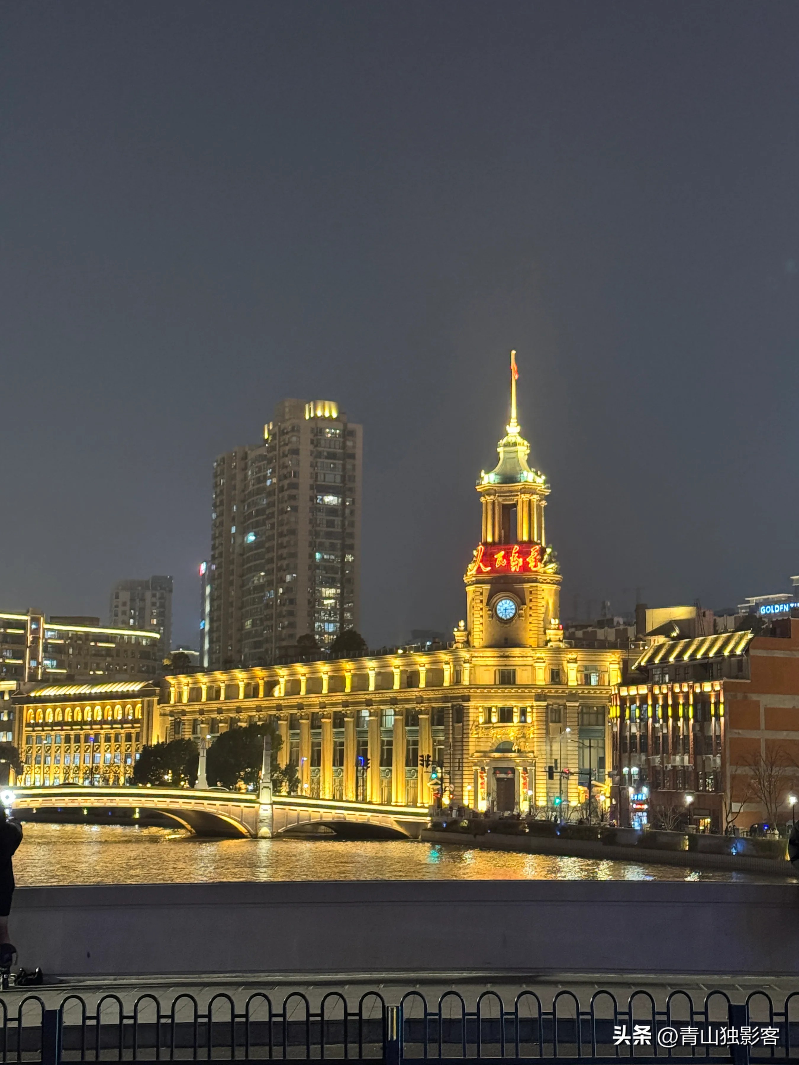 上海出行交通路线查询_上海旅游攻略2026春节_陆家嘴外滩南京路豫园旅游路线