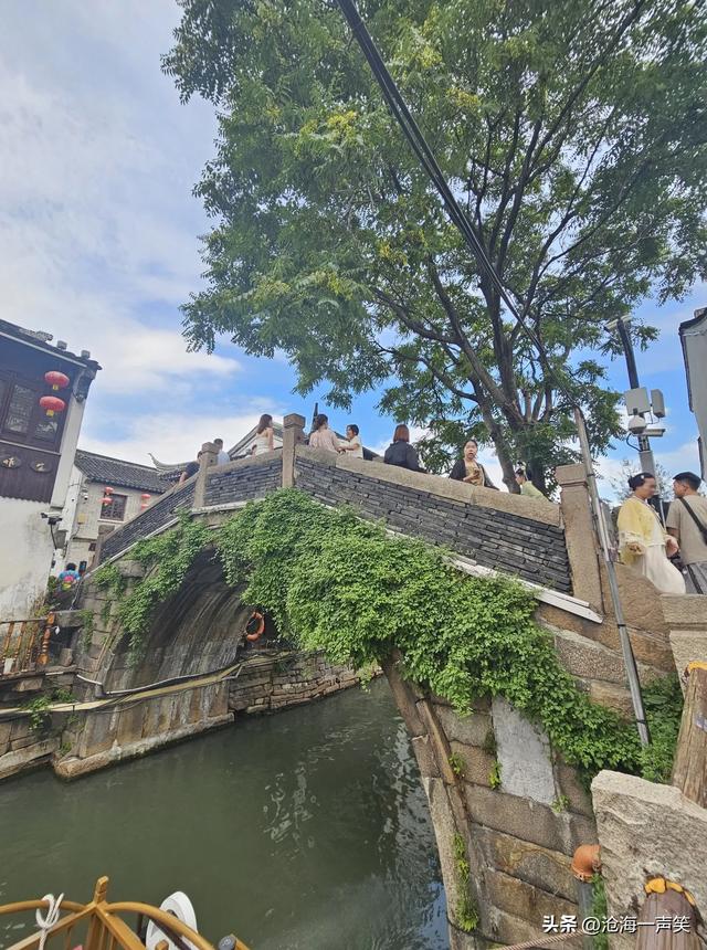 想你的风把你送到了苏州山塘街，唯美的画面令你陶醉一世