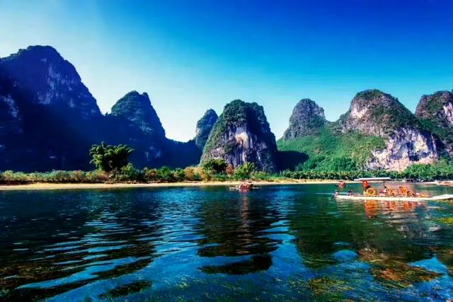 桂林山水甲天下，漓江山水甲桂林。 ​​​