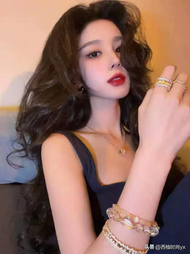 河北保定一校花好漂亮， 身高169cm，体重48kg 美的让人移不开眼