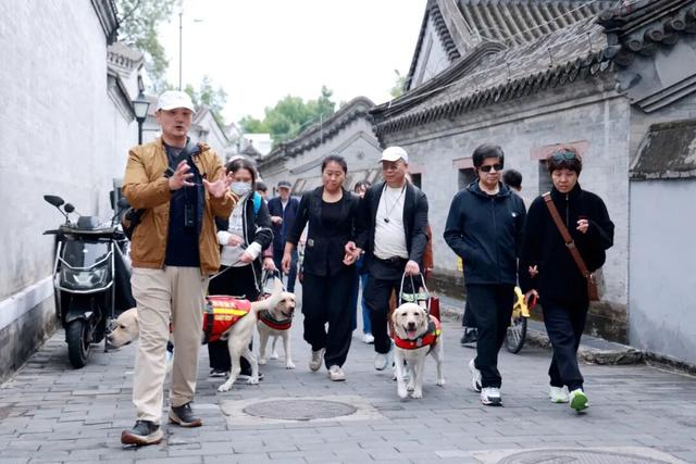 触摸中轴线 品味北京情：国际盲人节前夕，视障群体共探京城无障碍新旅程