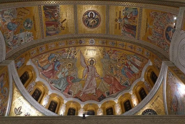 塞尔维亚，老贝城的圣萨瓦大教堂，马赛克壁画把金色用到极致典雅