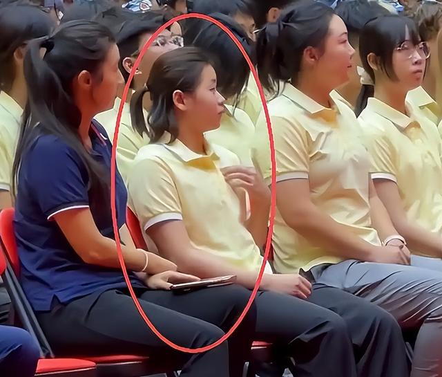 全红婵入学仅4天，担心的事再次发生，官媒：退不退由她自己决定