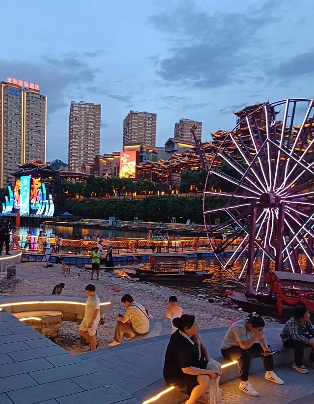 难忘宣恩的美食和夜景,还有白嫖了7小时停车场