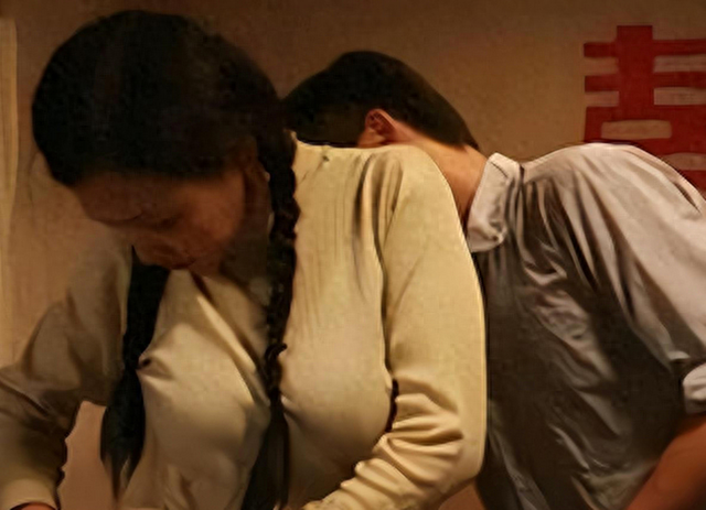 湖北男子容忍妻子与情夫同床20年，在儿子新婚前，对其痛下杀手！