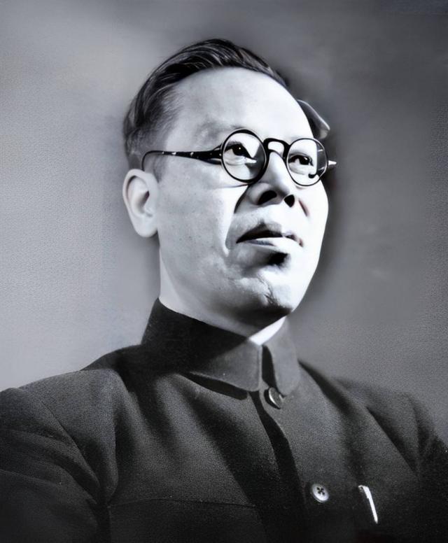46年李立三拜访毛主席，走后主席面露不悦：让后勤部给他换套衣服