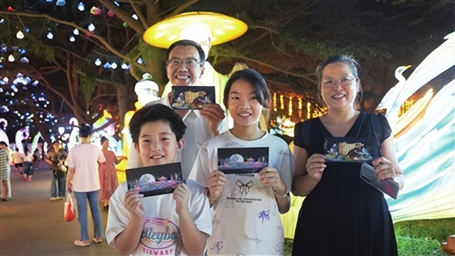 “青岛之夏”艺术灯会开启“时空隧道”，在光影中重逢老青岛