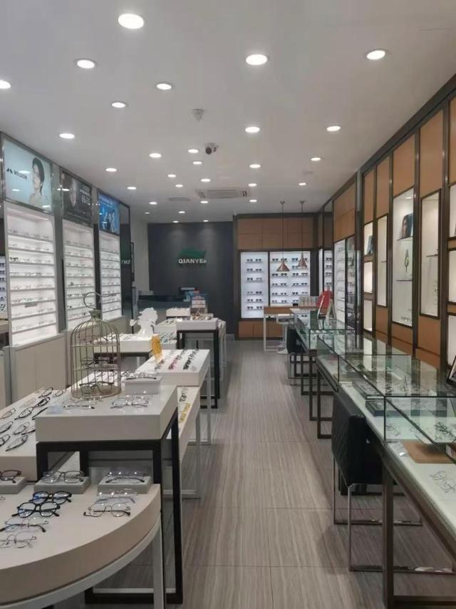 全国眼镜店开始倒闭潮！明明没有电商冲击，为啥还会自己干到黄？