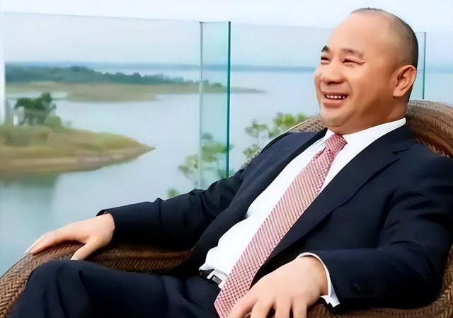 比恒大更炸的雷响了！6000亿营收神话破灭，这下许家印可不孤单了
