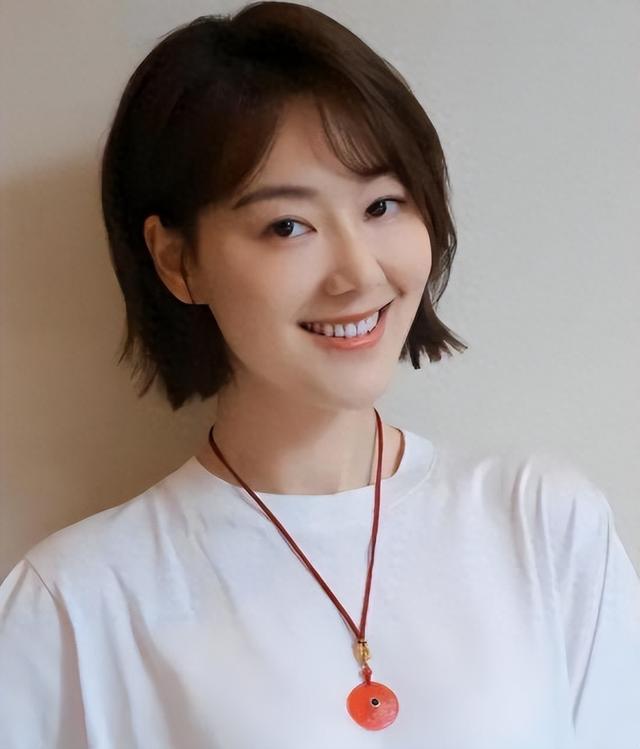 讨好大佬，陪睡上位	，遭央视“开除”，她身上的标签哪个才是真的