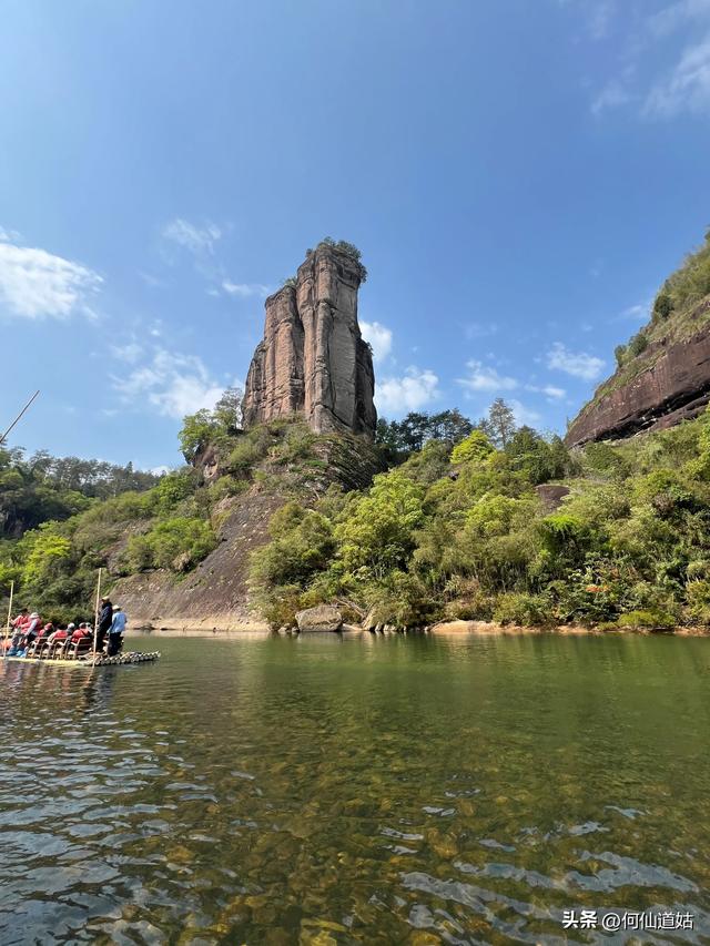 武夷山，其标志性的景点即玉女峰，也是福建省的地标