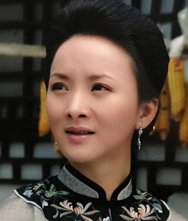 吃里扒外！定居美国13年，回国捞金惨遭“驱逐”，52岁活成了笑话