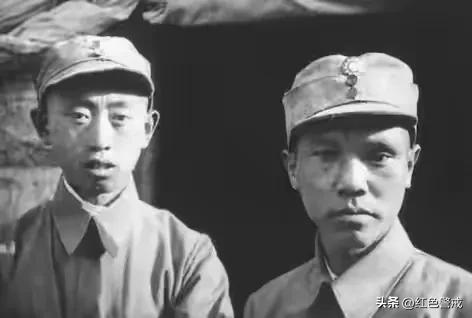 1929年,毛主席唯一留下来的合影,80年才被发现,那时他风华正茂