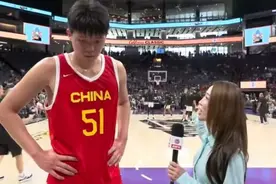 杨瀚森战黄蜂砍全队最高分，2分钟送对手5犯，赛后采访“说漏嘴”图片