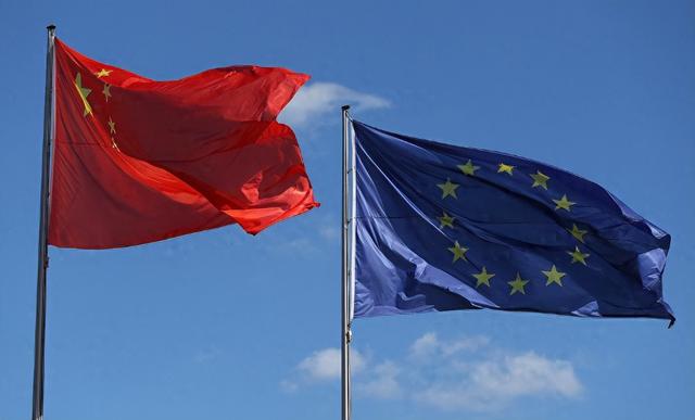 中方刚对日本反制，欧盟外长态度大变，当着27国的面罕见致敬中国	，对外释放信号不简单