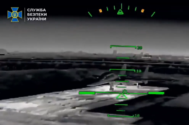 乌军年终盘点无人机战绩，炸了俄军5座机场，毁了大批绝版战机