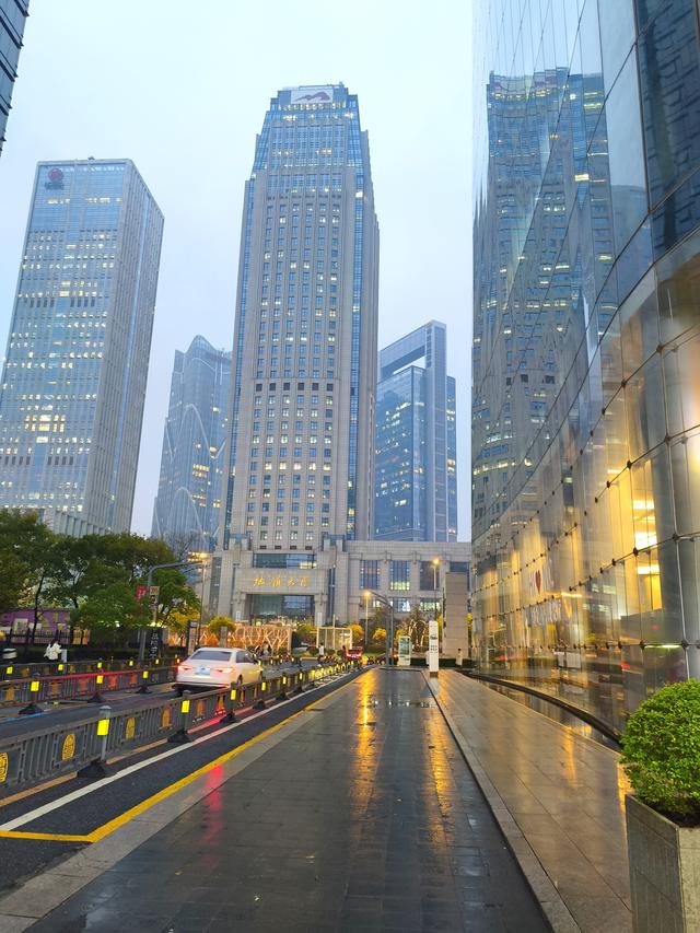 江西五日自由行：江西第一高楼 · 南昌双子塔 · 中部最高双子楼