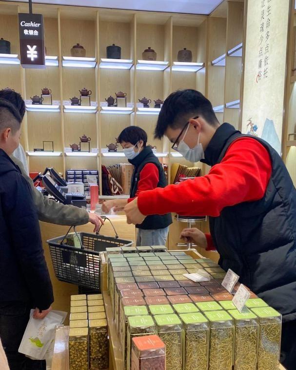 突发！大量日本游客涌入北京，他们不去旅游不吃美食，原因为何？