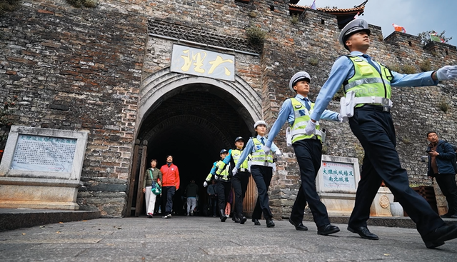 关于2025中秋国庆假期“礼让游客•畅行大理”文明交通倡议书