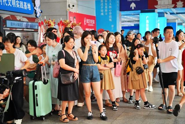 出站即穿越！南安文旅“闪”进泉州动车站！