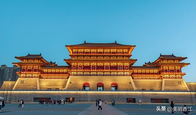 《漫游神都》— 胡庚辰