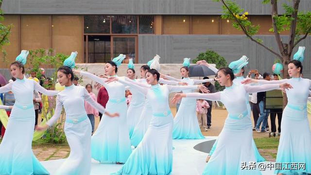 花车巡游、全城大戏……景德镇的秋天，上演了一场文化盛宴
