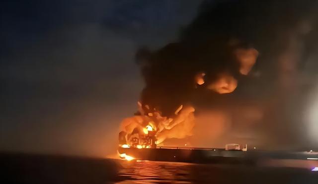 泽连斯基战果成疑惹众怒，北约摊牌黑海袭船	，乌自爆艇被炸翻天！