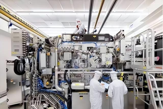 荷兰光刻机巨头：中国人太聪明了，对中国封锁西方企业先活不下去