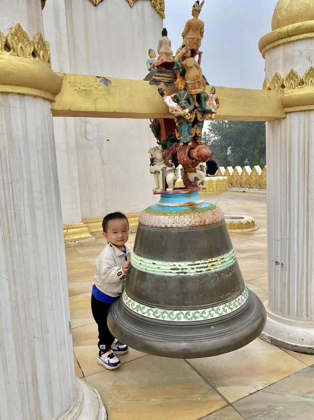 金顶佛光：白马寺的静与美