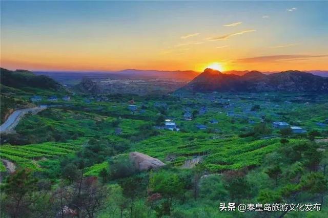 乘坐“星光·燕赵号”全景旅游列车，奔赴秦皇岛山海的浪漫之约！