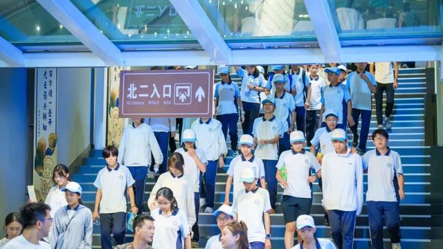家长问爆了：「月映武夷」凭什么成暑假“必修课”？