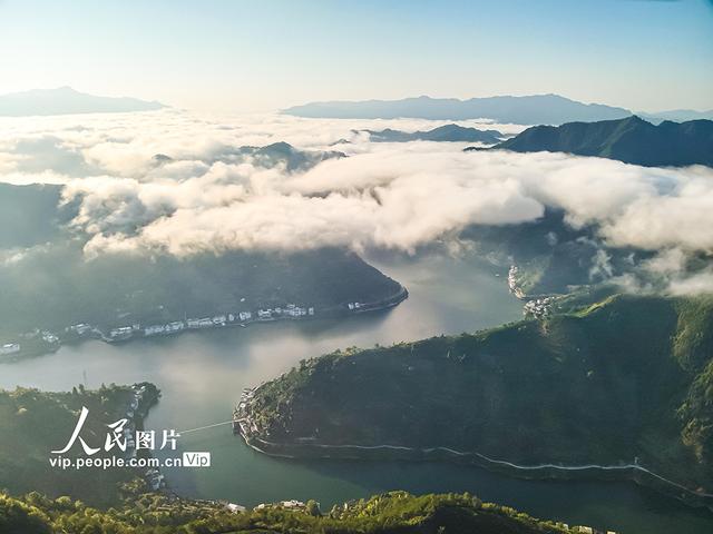 安徽歙县：新安江畔初秋晨韵
