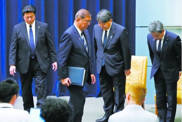 石破茂辞职原因公布：中国一拳砸向日本反华议员！特朗普回5个字