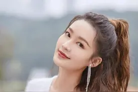 女星混娱乐圈有多难？杨幂被当众扯下衣服，李沁遭咸猪手还要赔笑图片