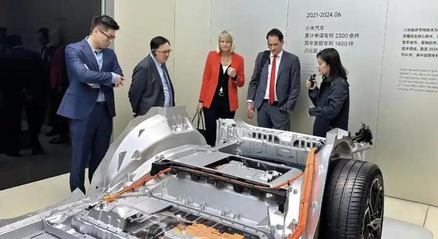 欠中企10亿！荷兰对华工厂断供，报应来了，荷兰首相要被赶下台了