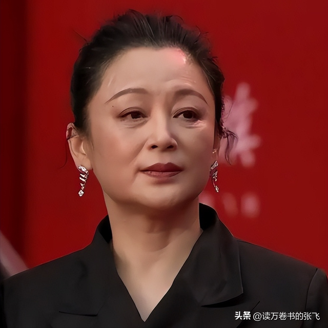 长得太美被导演占为己有，4年后生下大明星儿子，17岁就成男一号