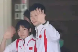 团宠全红婵挽着马龙，笑到不行！评论区炸开了锅！"图片