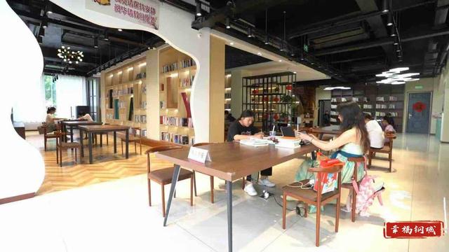 【钢城第一次⑬】泉城书房点亮城市阅读之光 打造市民“精神栖息地”