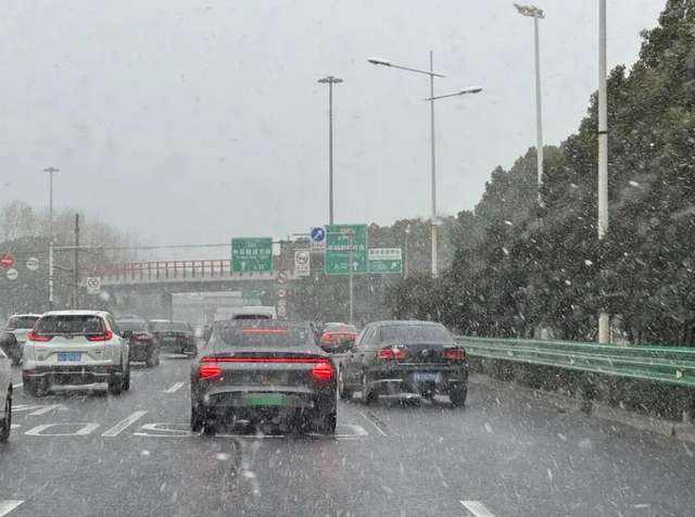 上海全城追雪！朋友圈和校园里彻底沸腾！零下6℃要来了，赏雪打卡还有机会