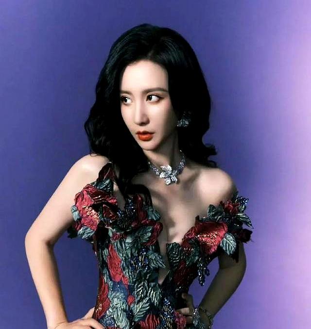 张萌	、好奶好圆好嫩，堪称“人间尤物”这腰臀比，谁能顶得住？