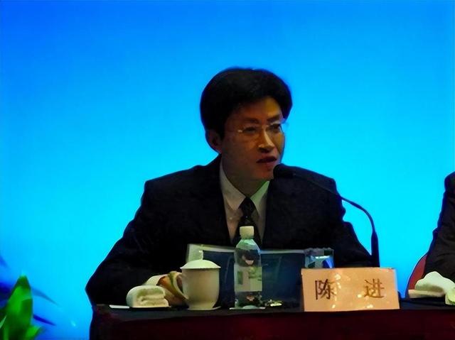 让中国芯片停滞13年，骗取11亿研发经费的陈进，跑路美国后现状