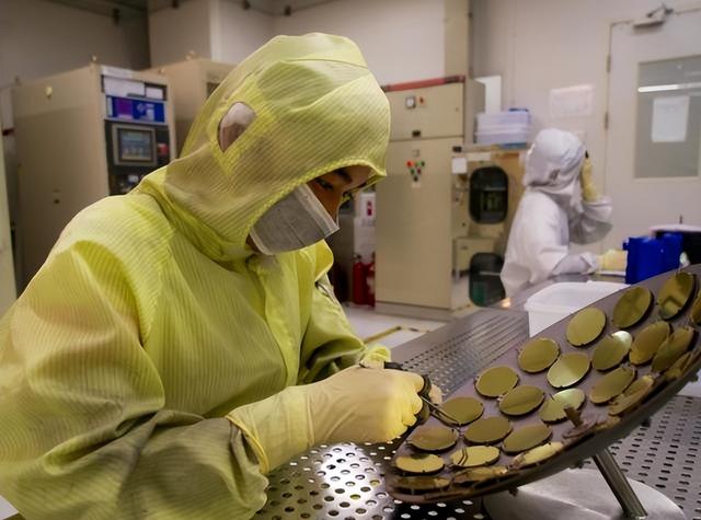 美国加税都拦不住！全球70%订单涌向中国，日媒一句话道出真相