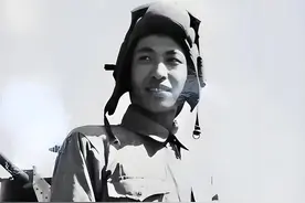 新中国第一位坦克驾驶员，开的坦克被称为功臣号，战斗英雄董来扶图片