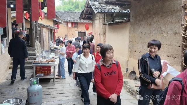 长汀“五一”乡村游备受青睐