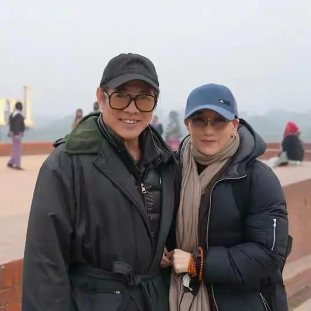 黄秋燕近况曝光！二婚后幸福，俩女儿回北京工作，对李连杰已释然