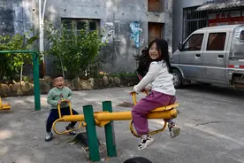 奔赴一场“十年之约”，大山深处开满幸福花图片