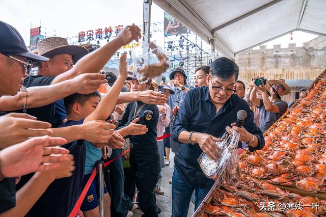 国庆暖心游！吃螃蟹还能做慈善，有人为一只螃蟹捐了2000元