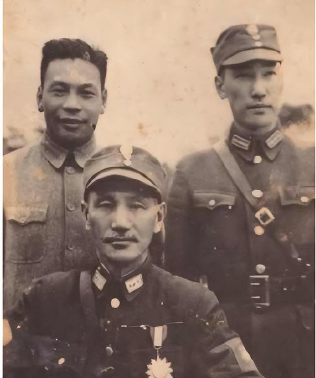 1965年，毛主席劝蒋介石回大陆，老蒋提出六个要求，毛主席：同意