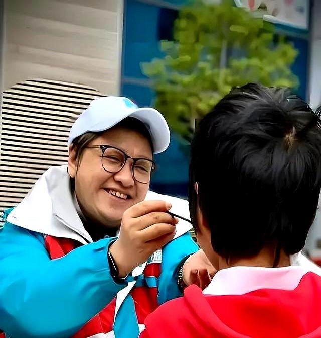 贪污上亿	、假慈善？这次	，当众落泪的韩红，再次印证孙燕姿的评价