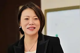 碧桂园控股有限公司董事局主席，杨惠妍简历图片